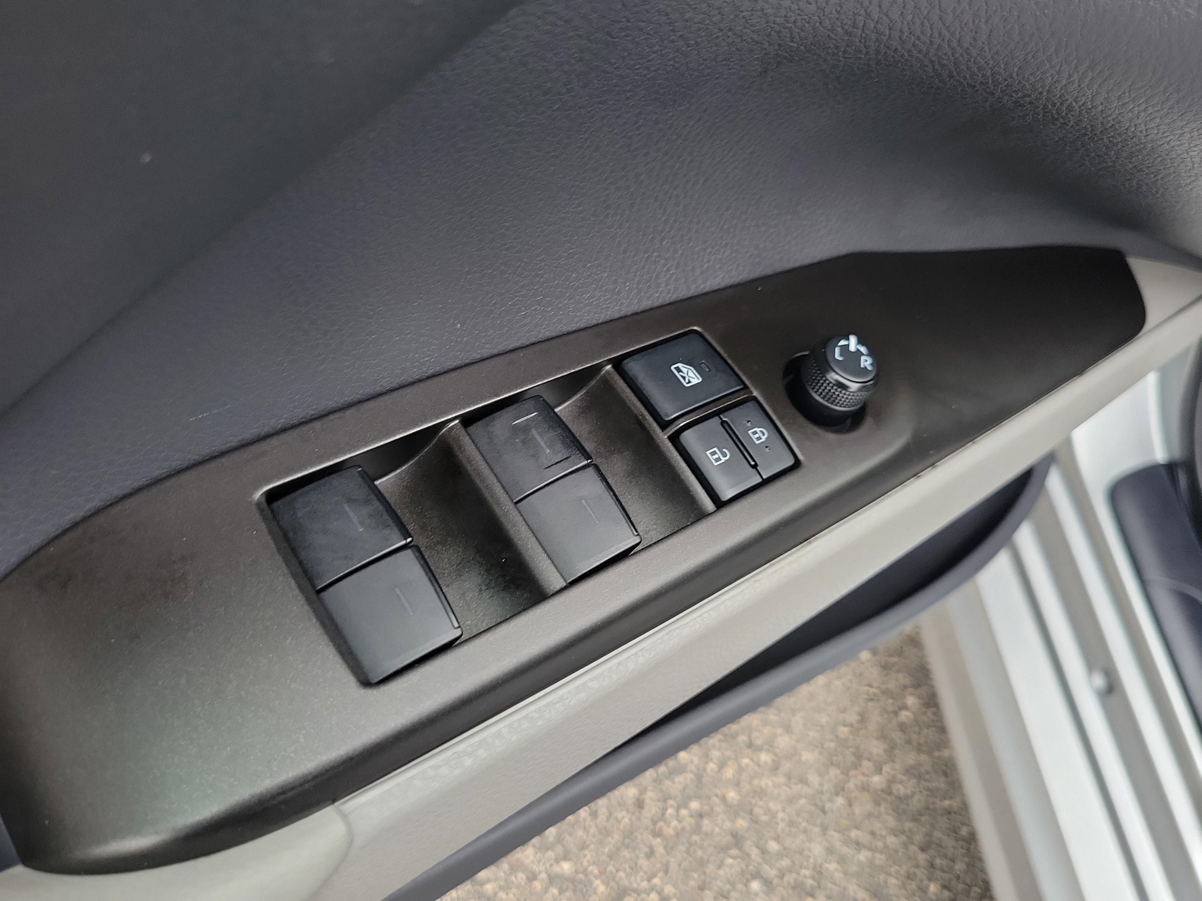 Toyota Camry Se Fwd - Thumbnail 14