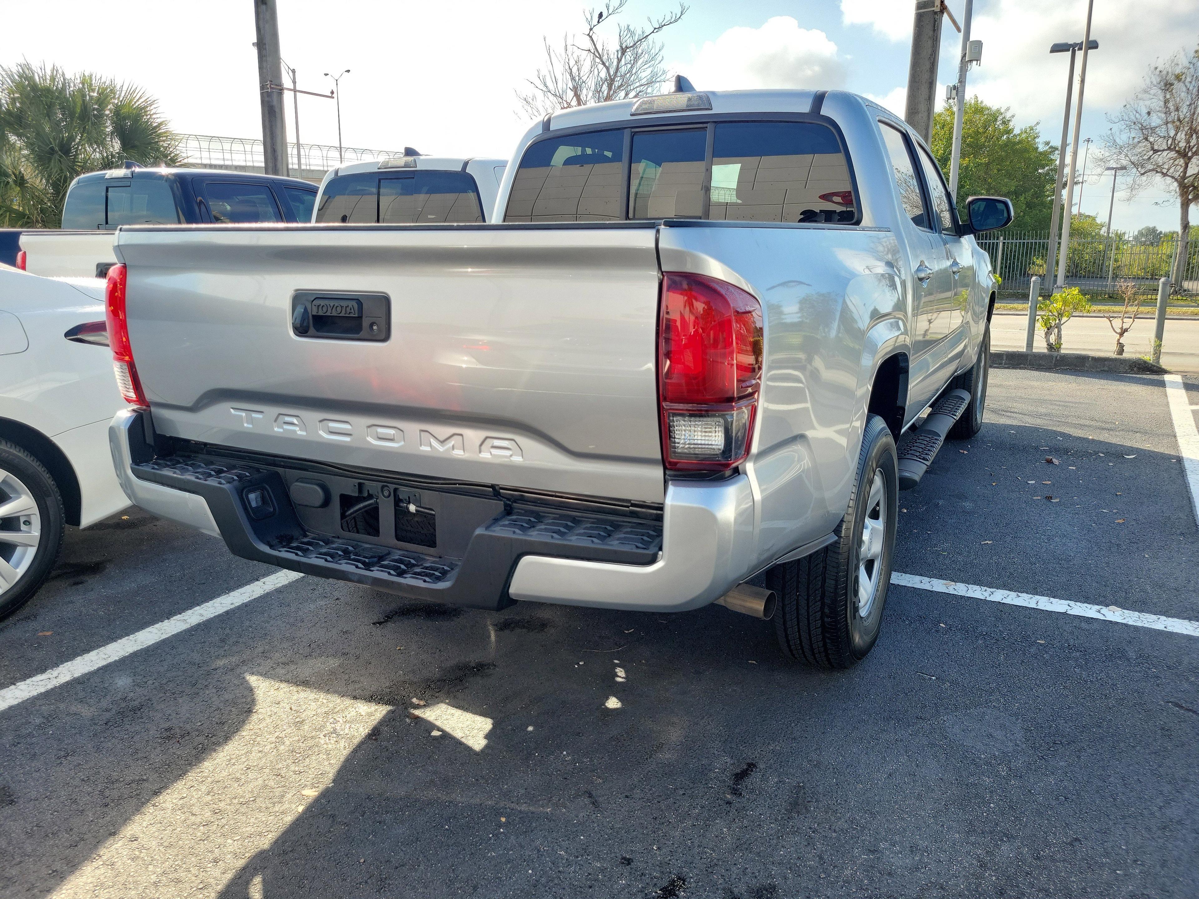 Toyota Tacoma 2Wd Sr Rwd Crew Cab - Thumbnail 4