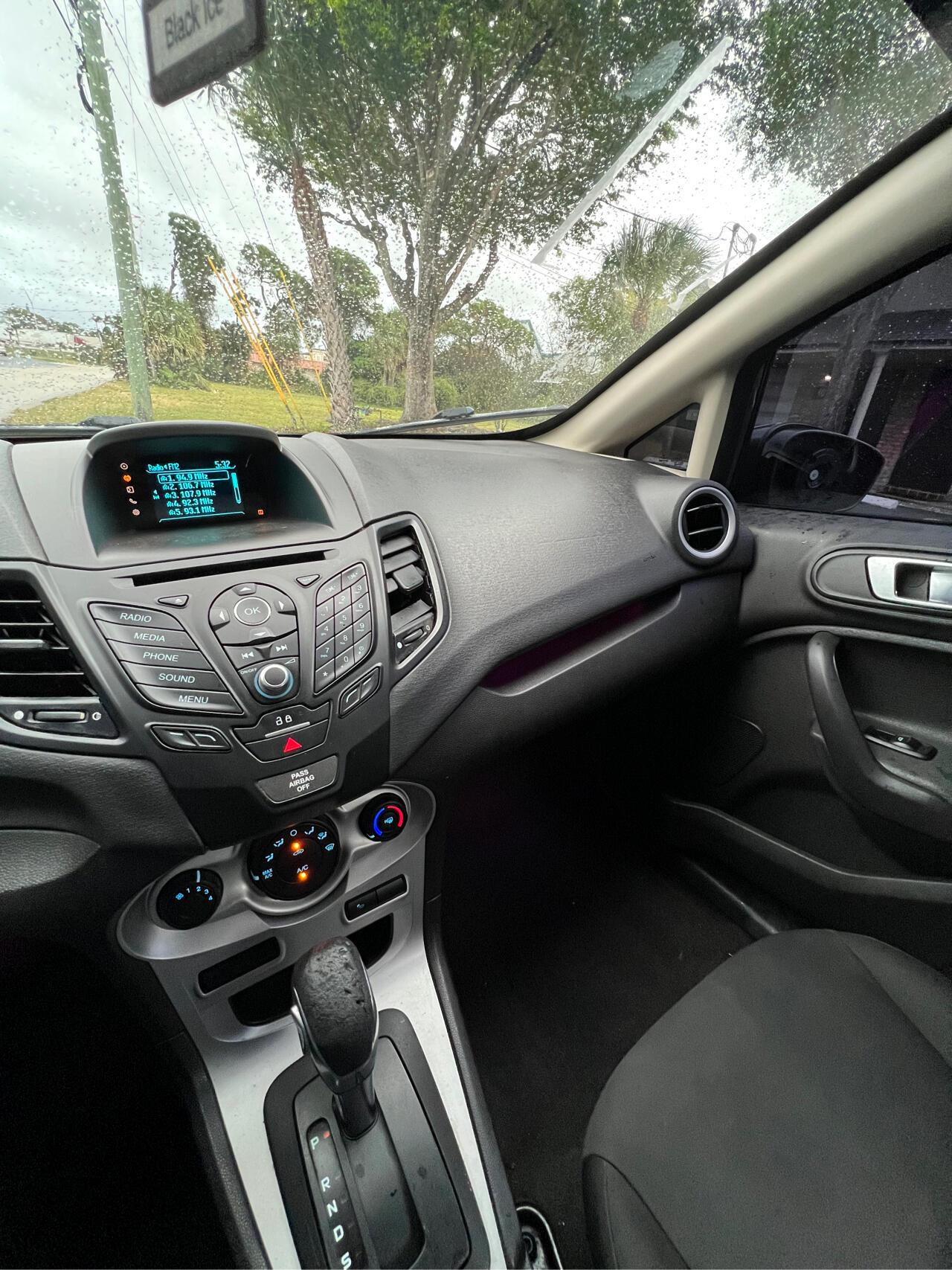 Ford Fiestase Sedan - Thumbnail 20