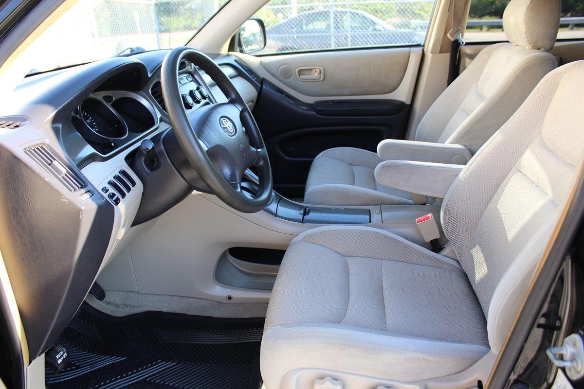 Toyota Highlander Only $3900 Cash** "No Financing" - Thumbnail 11