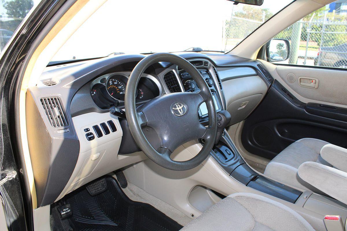 Toyota Highlander Only $3900 Cash** "No Financing" - Thumbnail 10