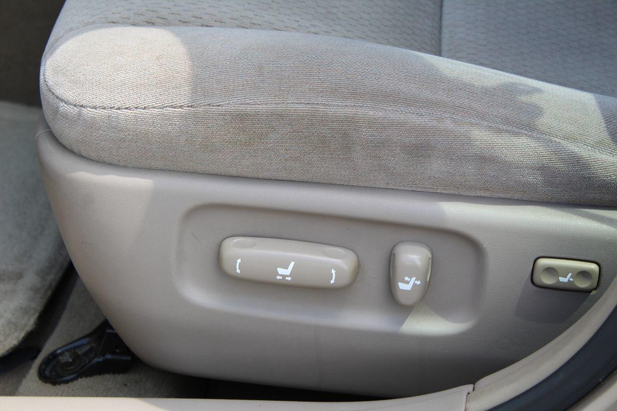 Toyota Camry Le Only $ Down** $85/Wk - Thumbnail 12