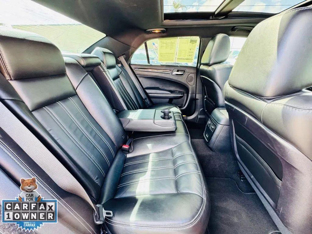 Chrysler 300 - Thumbnail 17