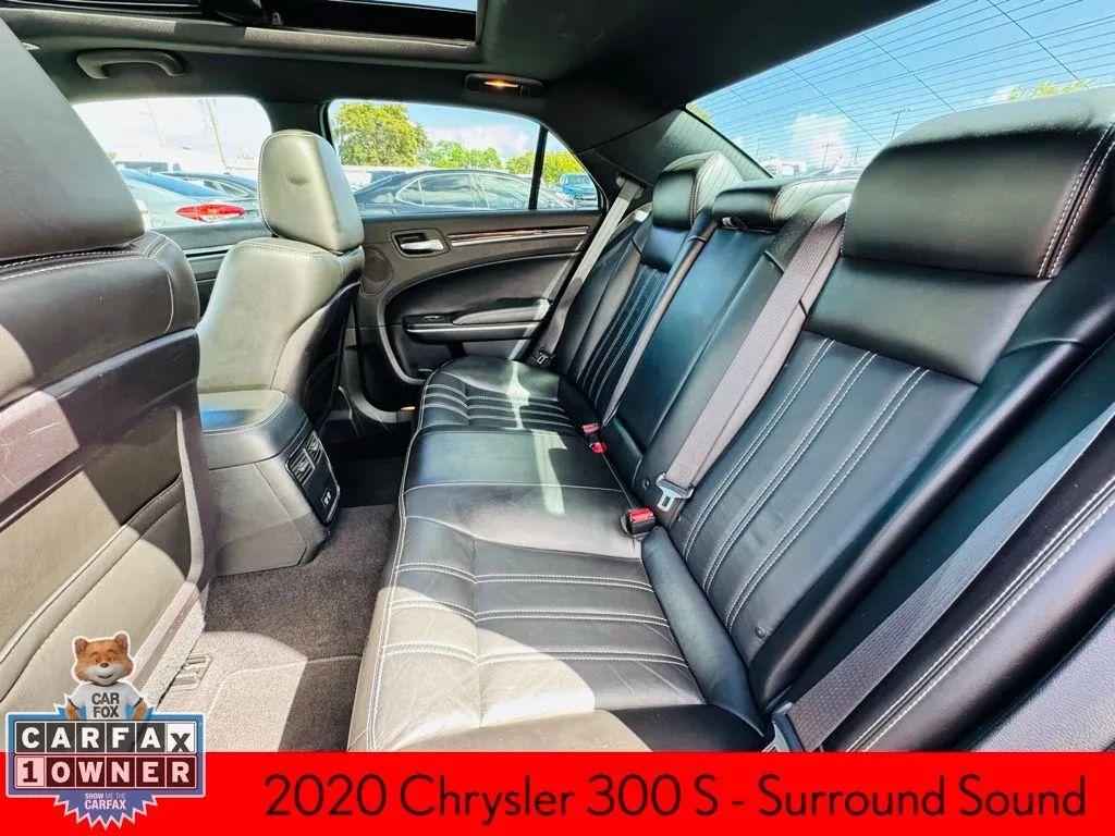 Chrysler 300 - Thumbnail 15