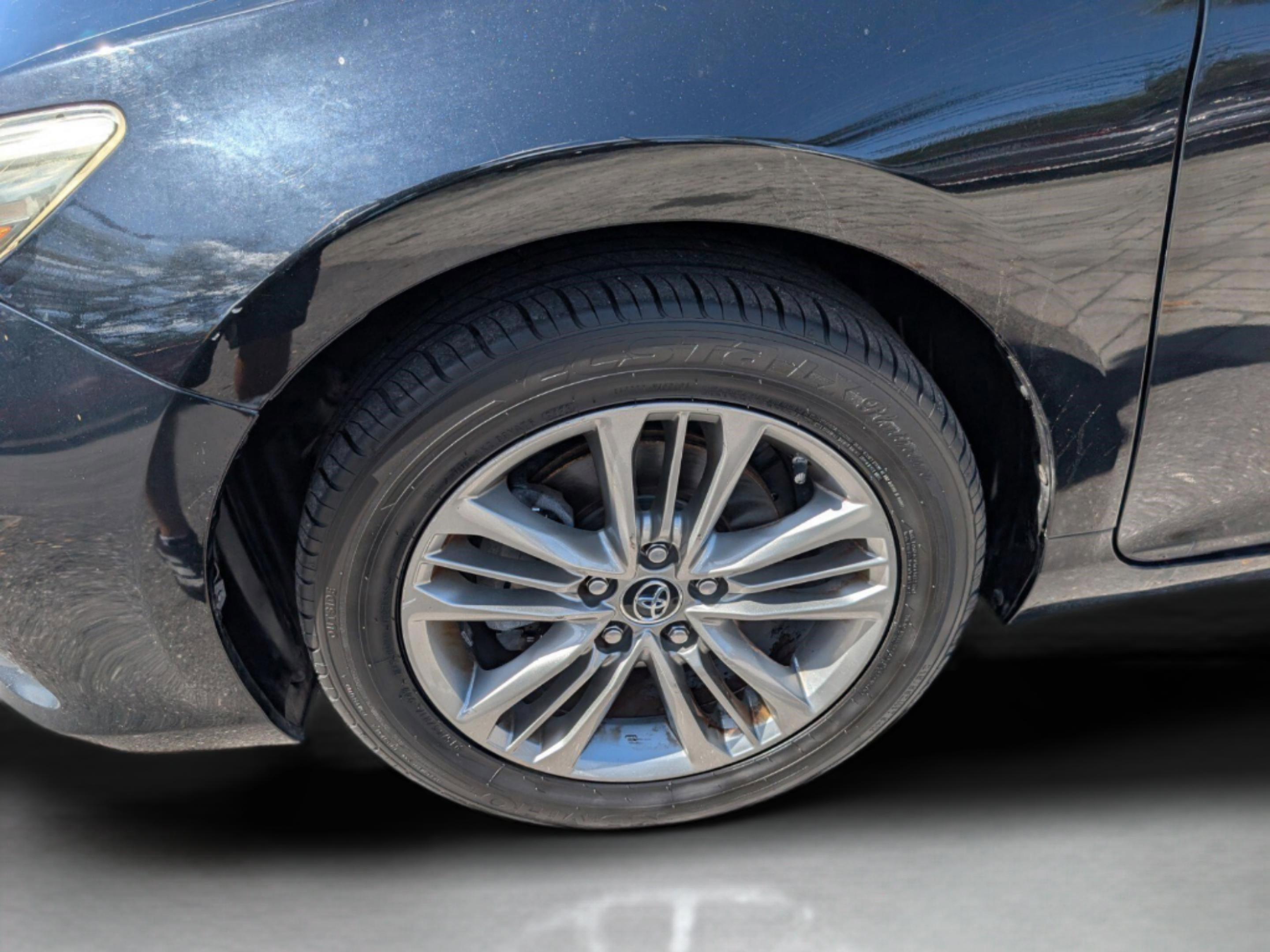 Toyota Camry Se - Thumbnail 13