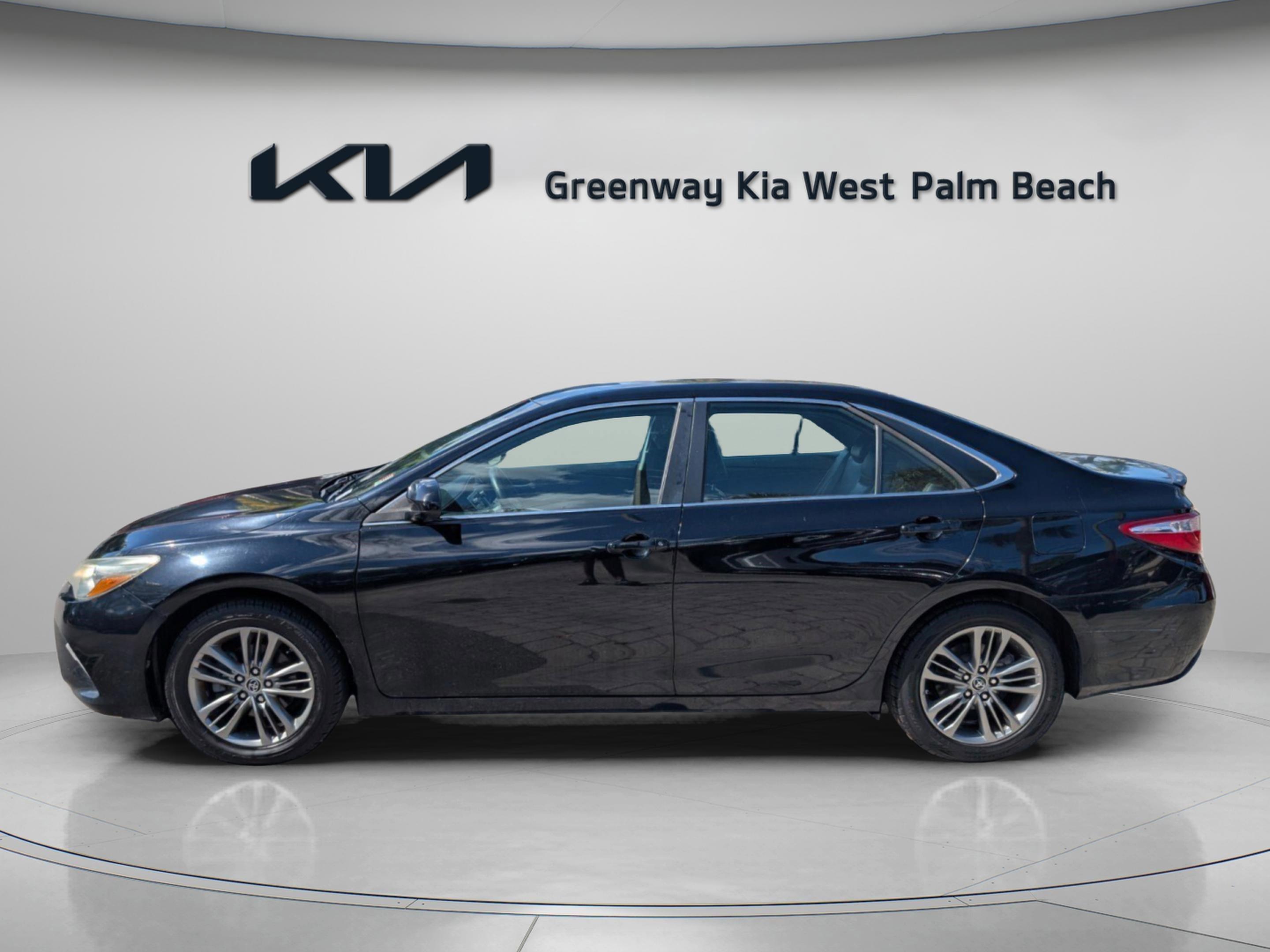 Toyota Camry Se - Thumbnail 5