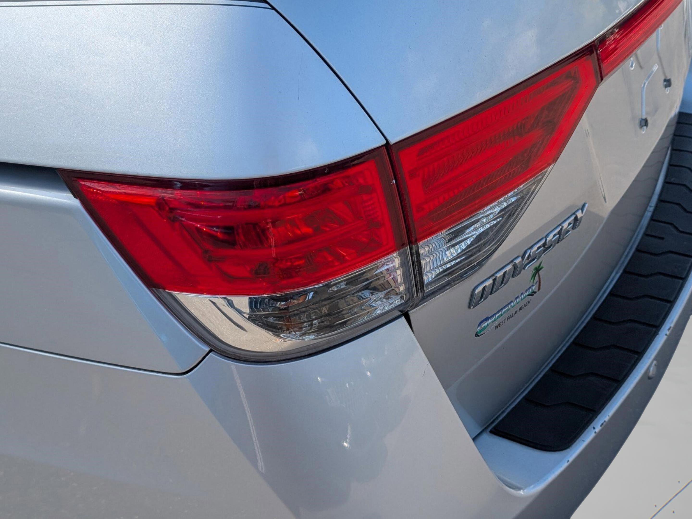 Honda Odyssey Touring Elite - Thumbnail 20