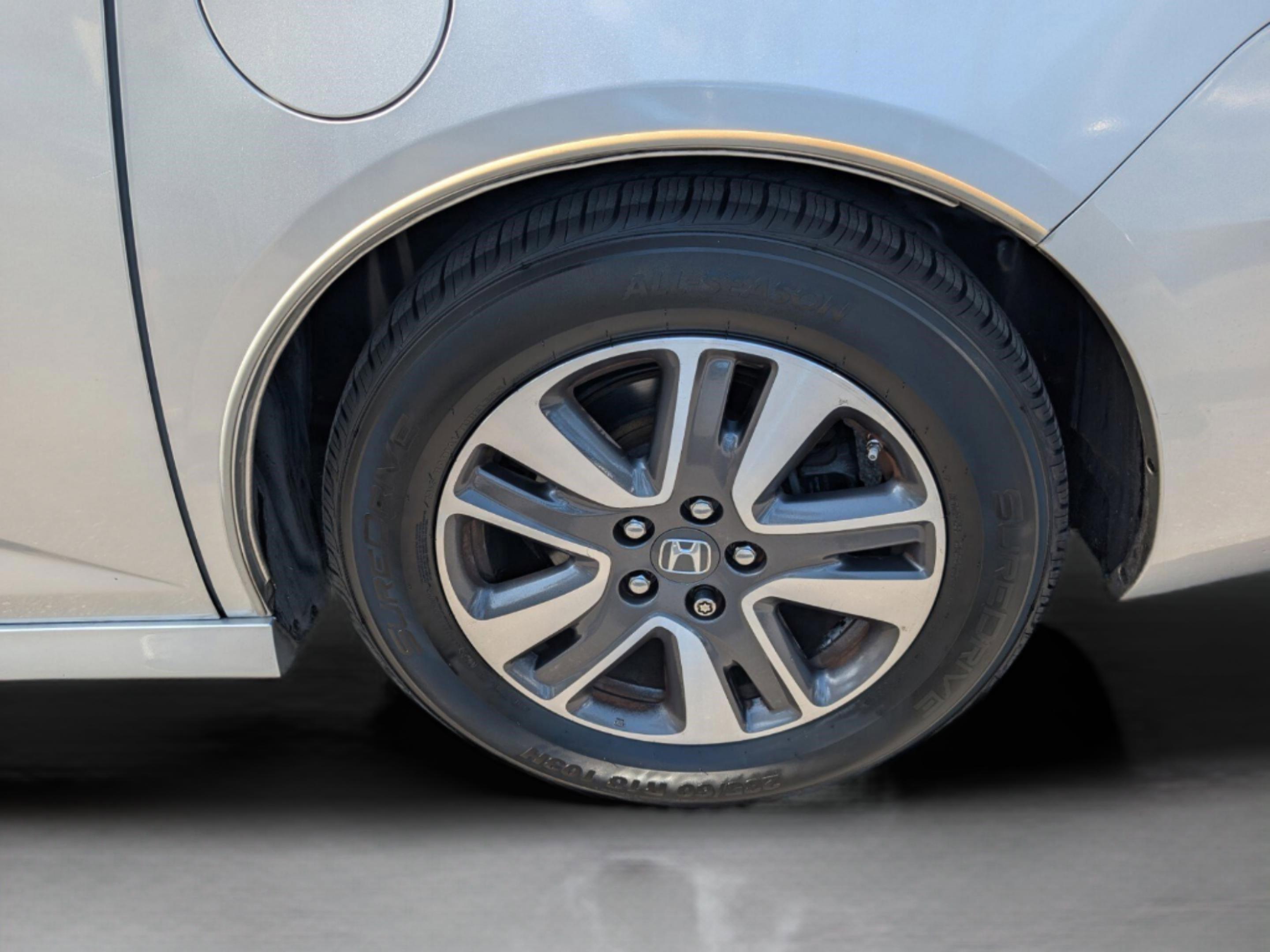 Honda Odyssey Touring Elite - Thumbnail 19