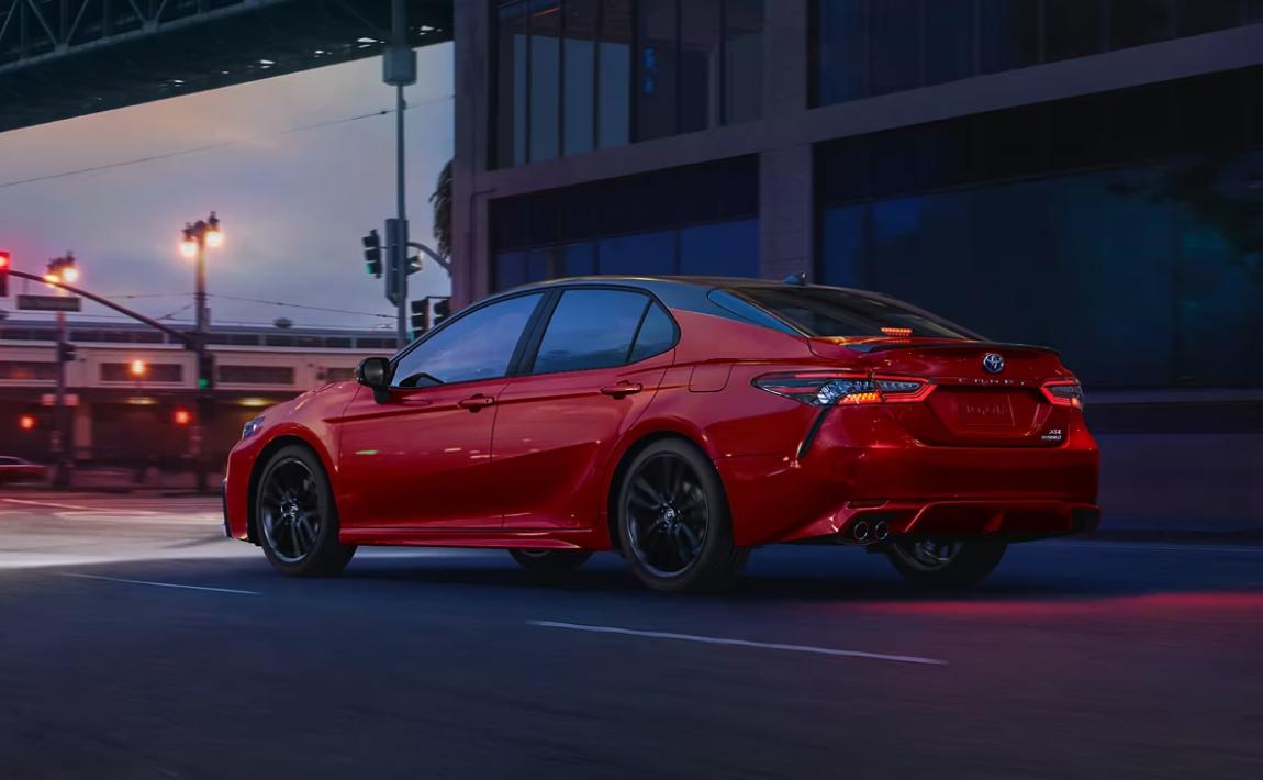 Toyota Camry Hybrid | Earl Stewart Toyota - Thumbnail 3