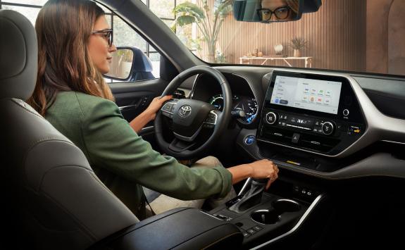 Toyota Highlander Hybrid Pics, Info, Specs, And Technology | Earl Stewart Toyota - Thumbnail 4