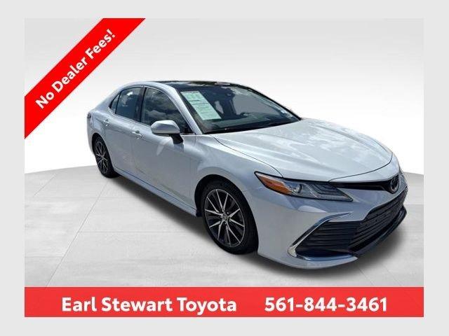 Toyota Camry Xle Fwd 4D Sedan - Thumbnail 2