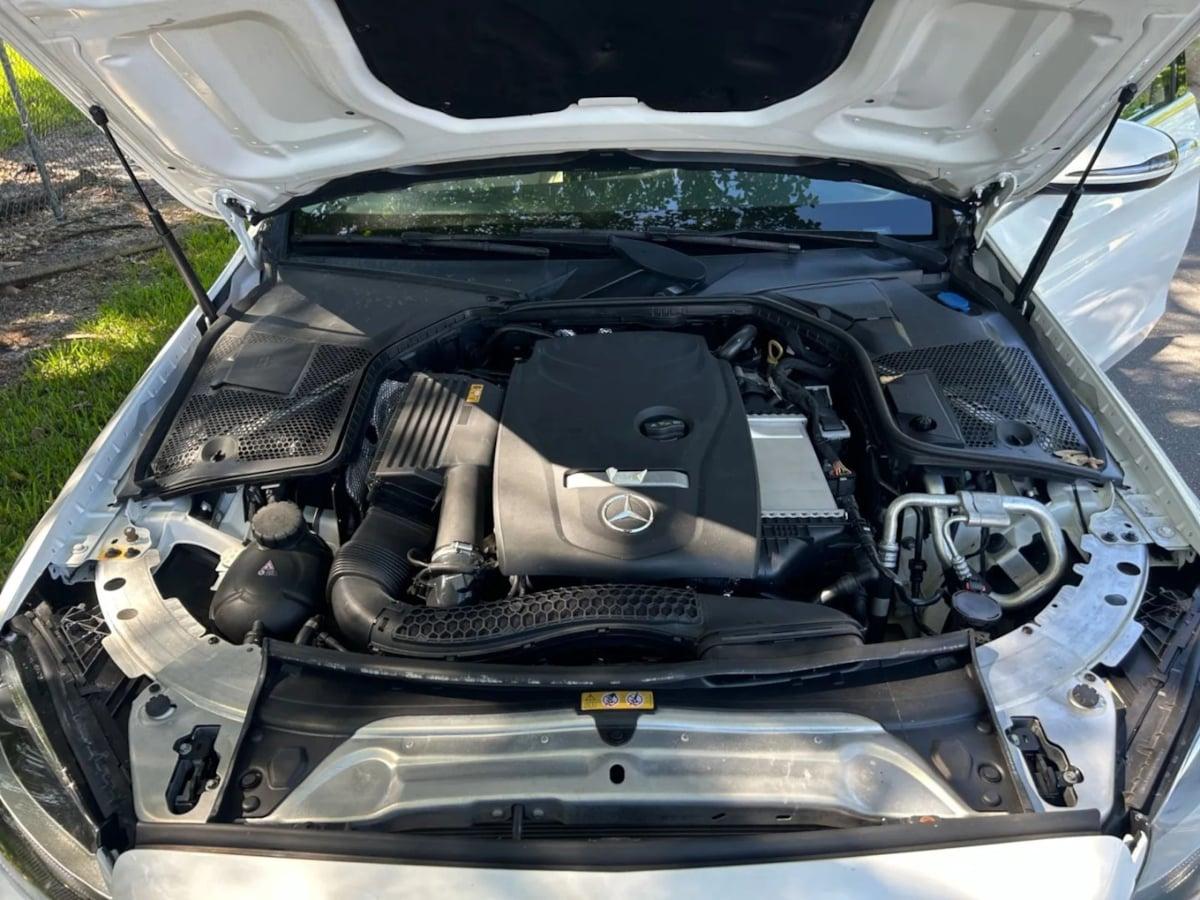 Mercedes-Benz C 300 Sedan - Thumbnail 18