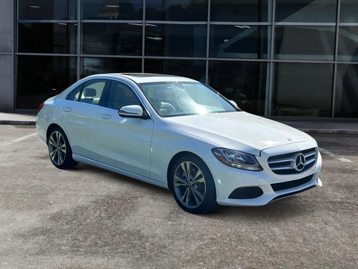 Mercedes-Benz C 300 Sedan - Thumbnail 2