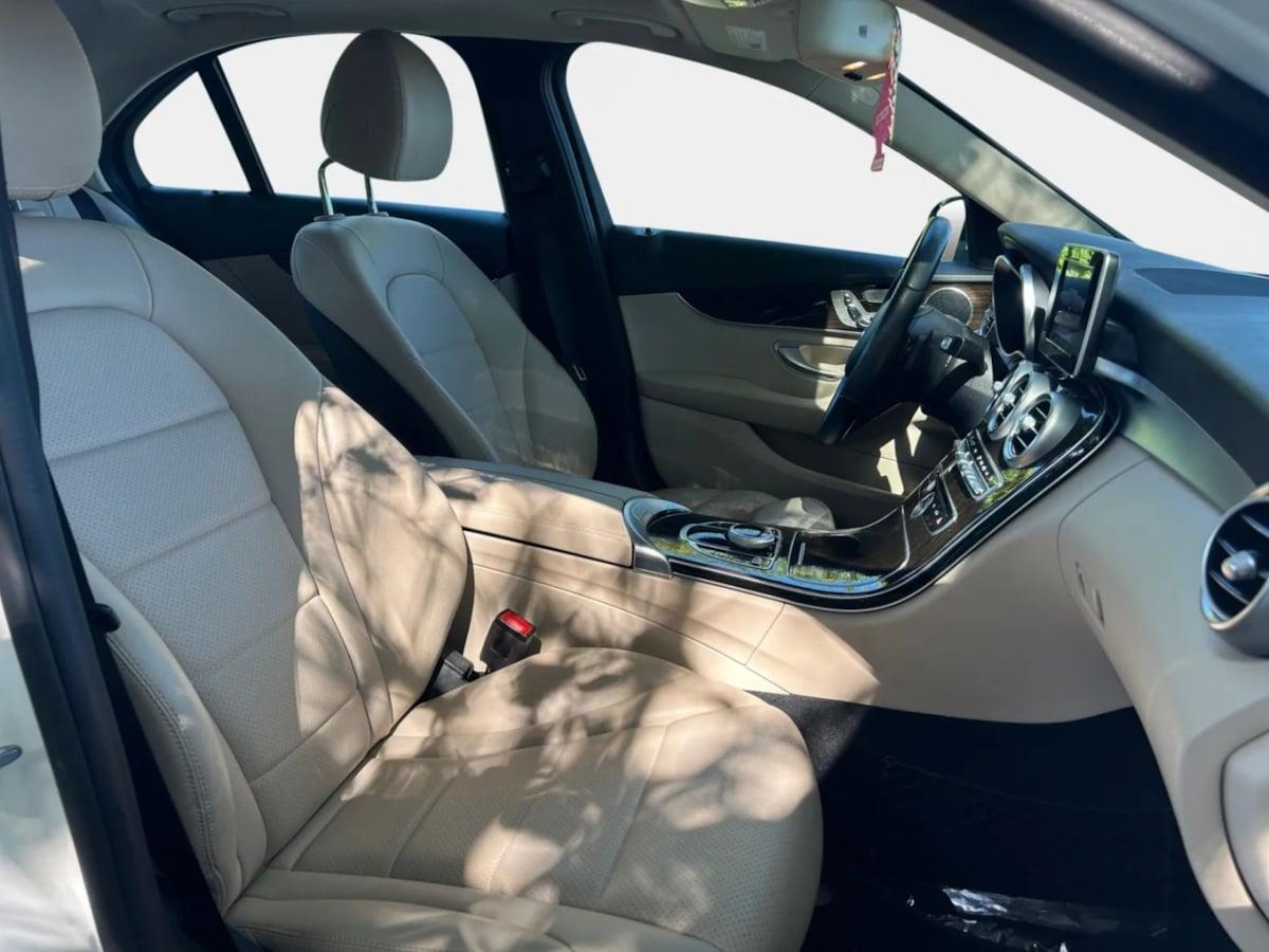 Mercedes-Benz C 300 Sedan - Thumbnail 16