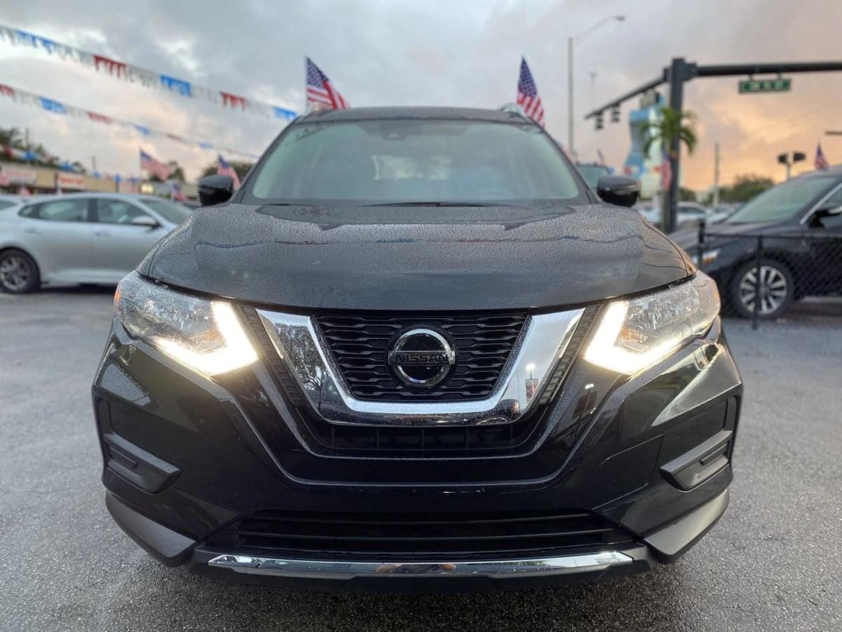 Nissan Rogue S - Thumbnail 3