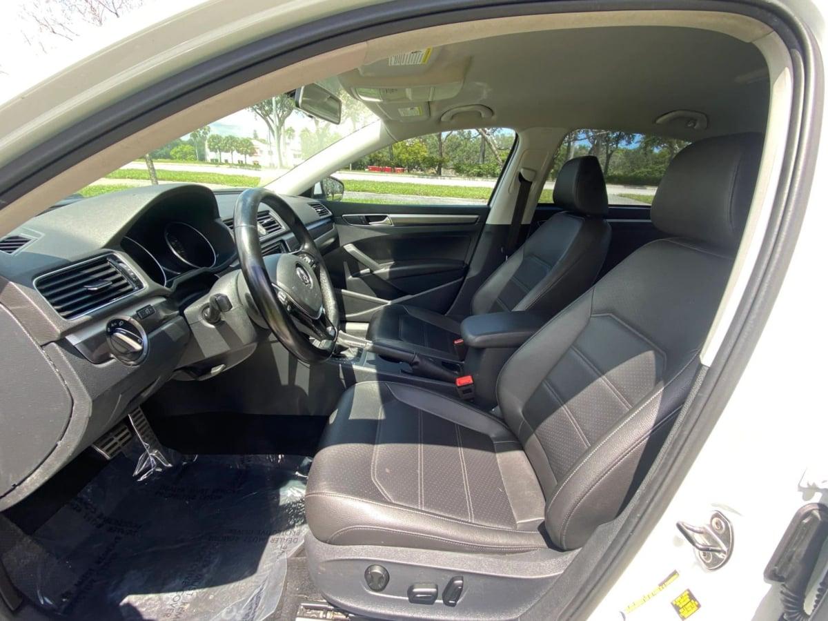 Volkswagen Passat R-Line W/Comfort Pkg - Thumbnail 14