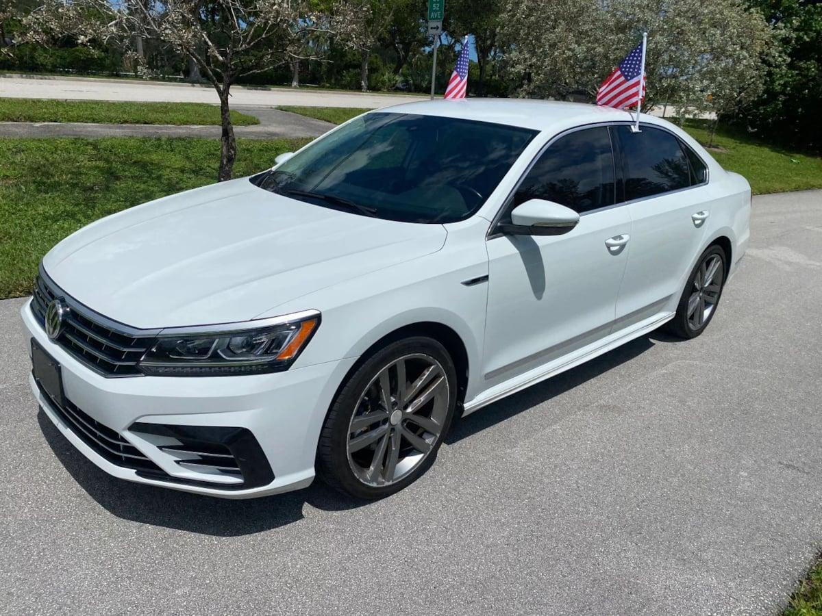 Volkswagen Passat R-Line W/Comfort Pkg - Thumbnail 4