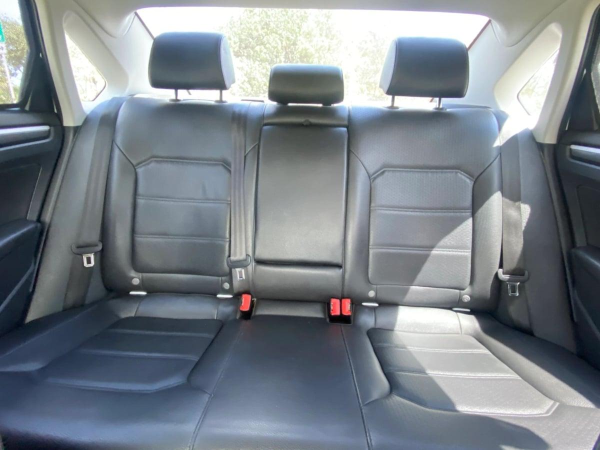 Volkswagen Passat R-Line W/Comfort Pkg - Thumbnail 19