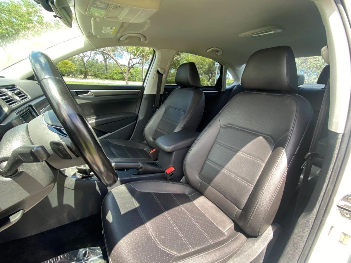 Volkswagen Passat R-Line W/Comfort Pkg - Thumbnail 15