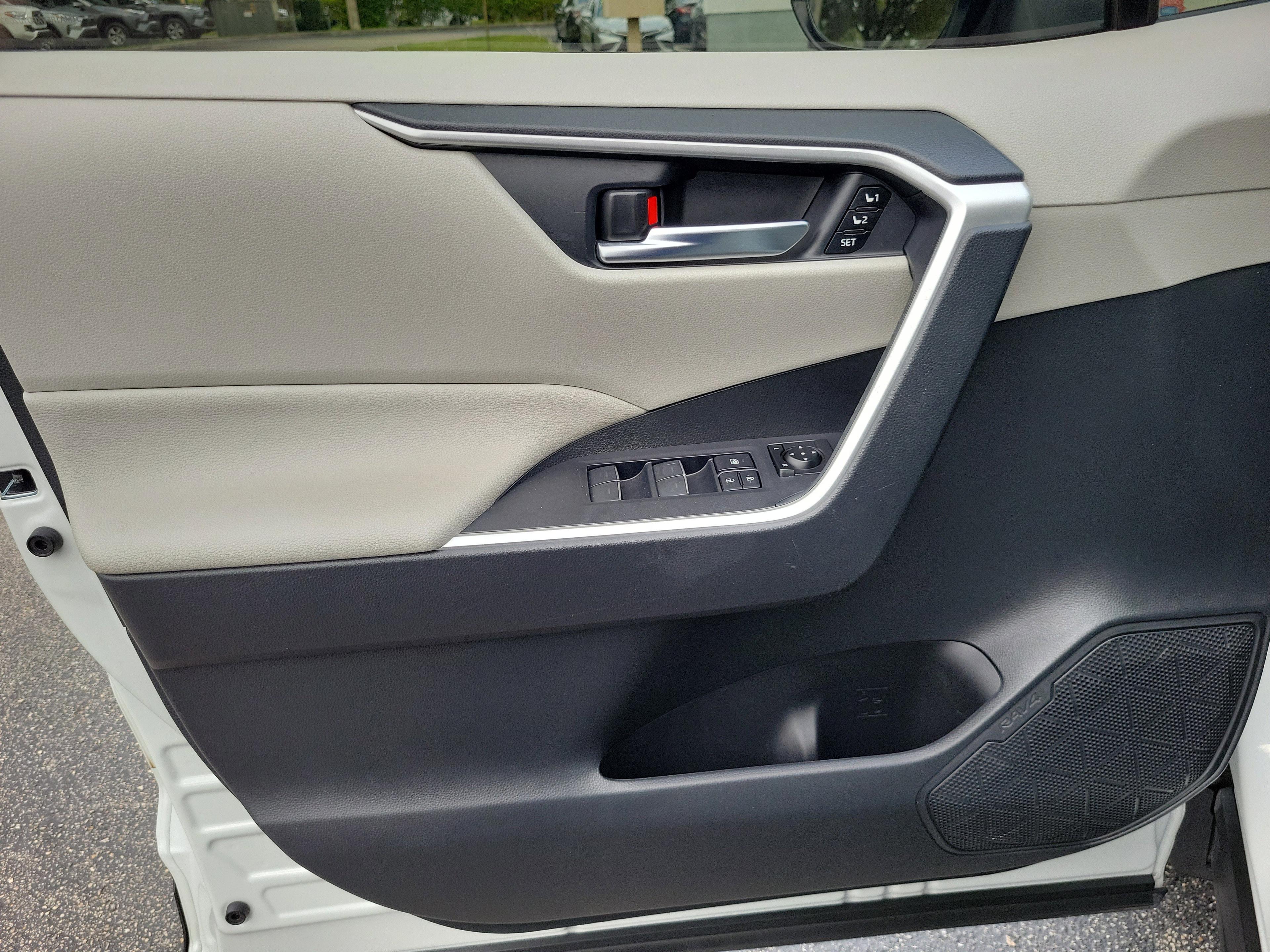 Toyota Rav4 Xle Premium Awd - Thumbnail 13