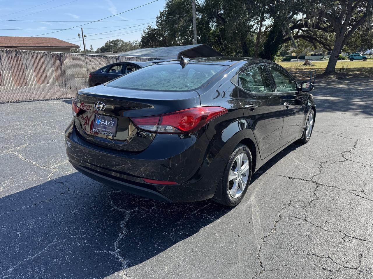 Hyundai Elantra - Thumbnail 8