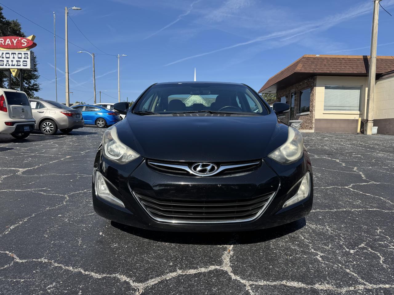 Hyundai Elantra - Thumbnail 2