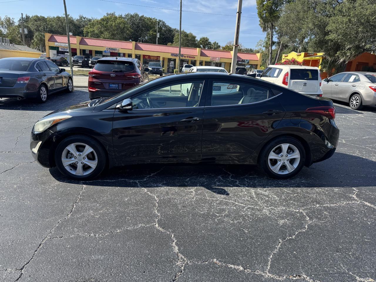 Hyundai Elantra - Thumbnail 5