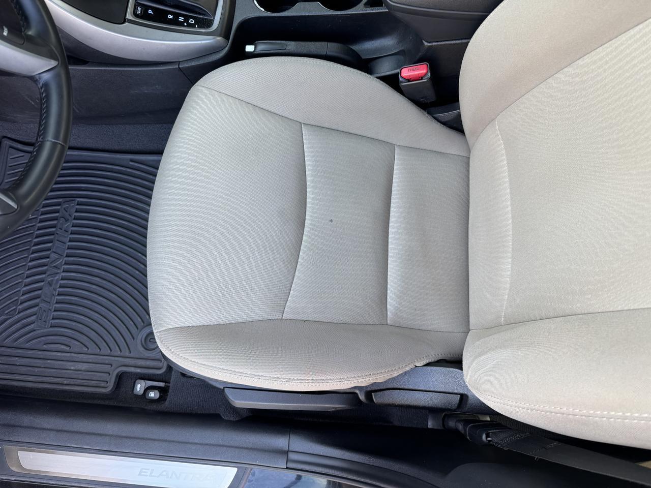 Hyundai Elantra - Thumbnail 13