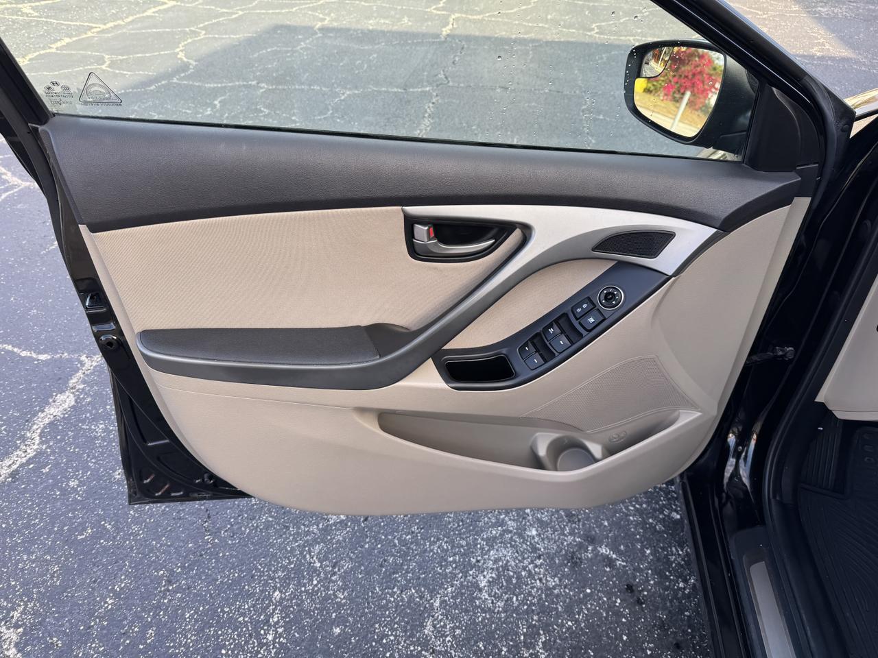 Hyundai Elantra - Thumbnail 16