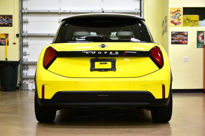 Mini Coopers Signature 2 Door Hatchback - Thumbnail 10