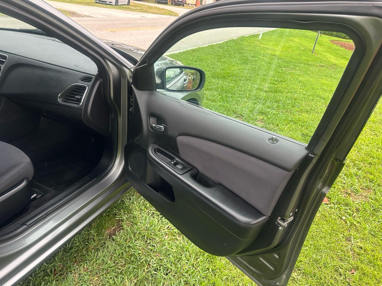 Chrysler 200Lx - Thumbnail 18