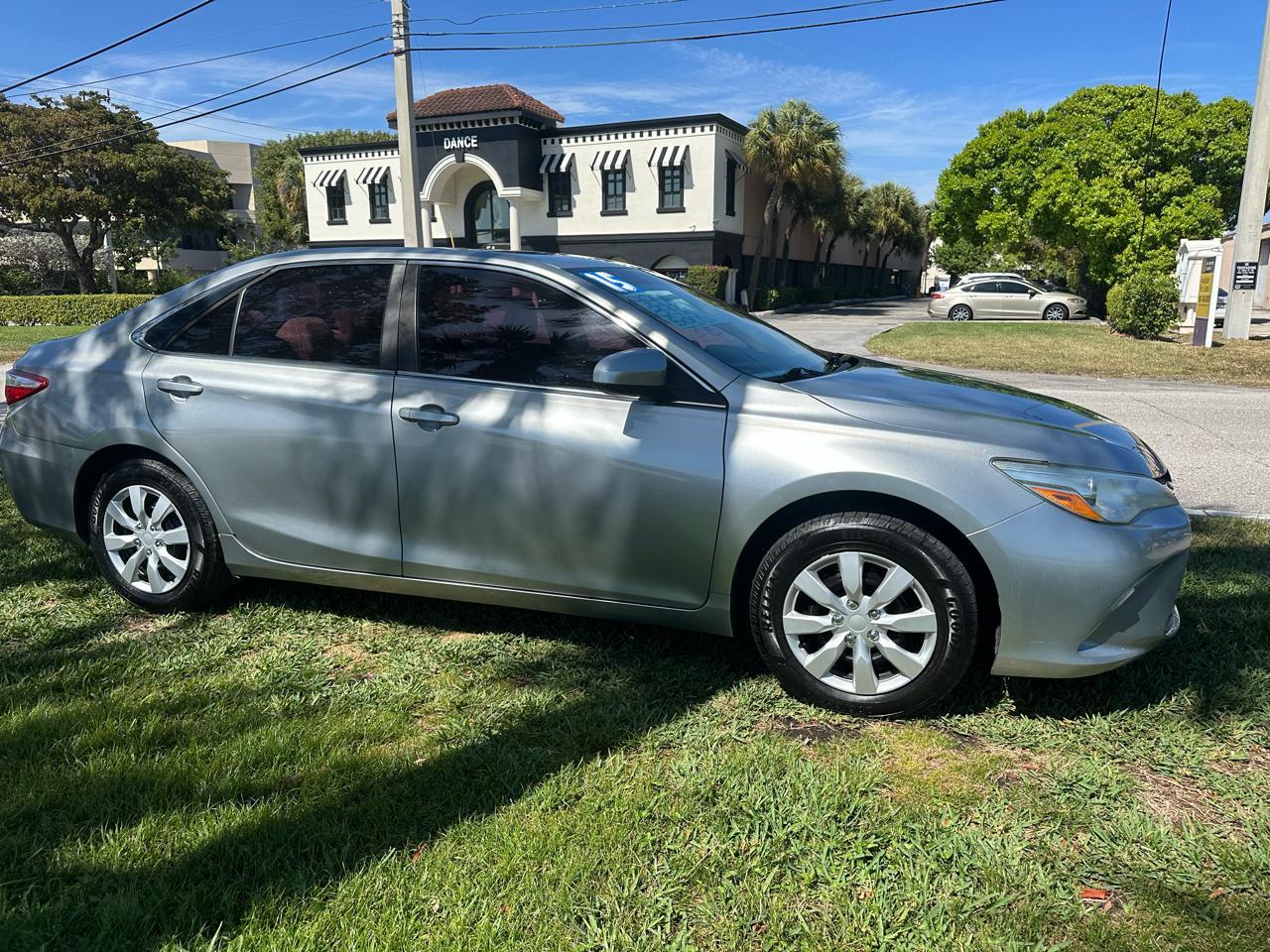 Toyota Camryse - Thumbnail 5