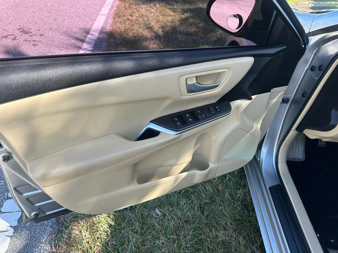 Toyota Camryse - Thumbnail 12