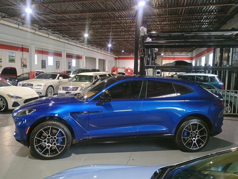 Aston Martin DBX - Thumbnail 2