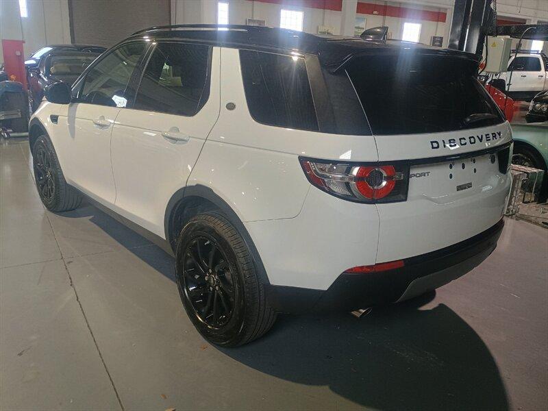 Land Rover Discovery Sport SE - Thumbnail 3