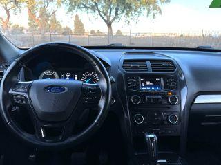 Ford Explorer - Thumbnail 3