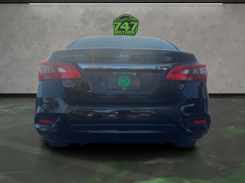 Nissan Sentra S - Thumbnail 5