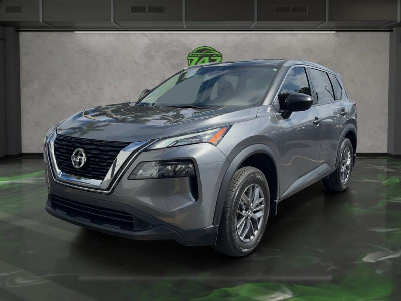 Nissan Rogue S - Thumbnail 2