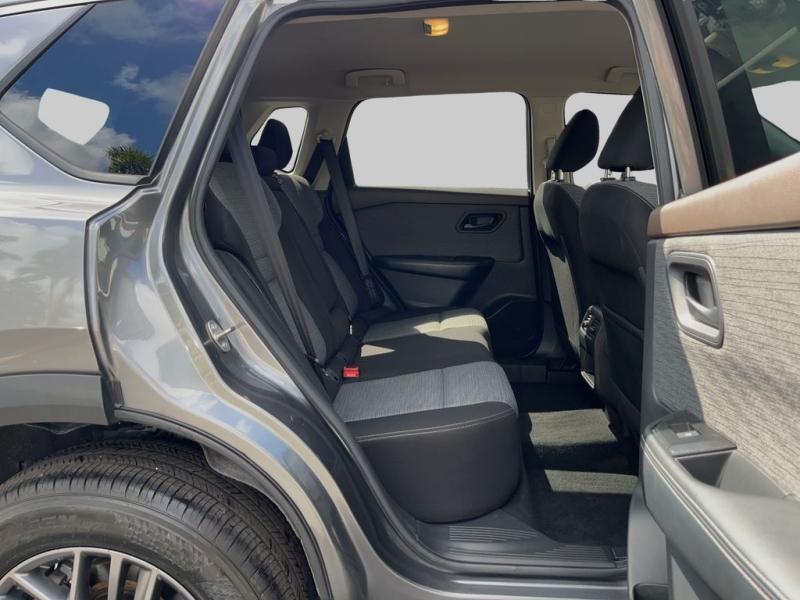 Nissan Rogue S - Thumbnail 13