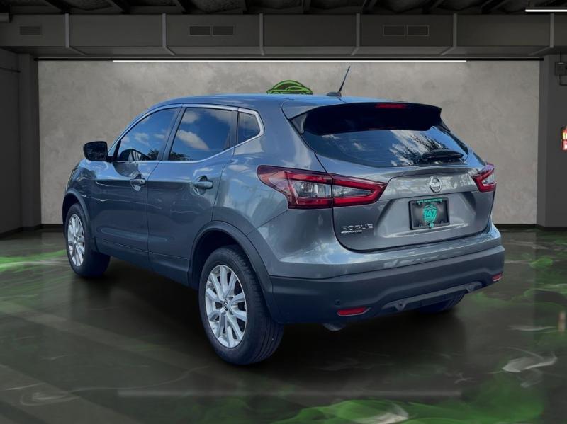 Nissan Rogue Sport S - Thumbnail 4