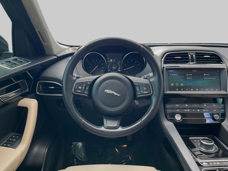 Jaguar F-Pace 25T Premium - Thumbnail 18