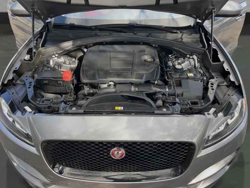 Jaguar F-Pace 25T Premium - View 1