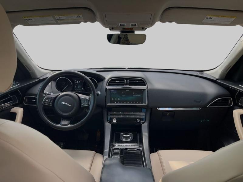 Jaguar F-Pace 25T Premium - Thumbnail 15