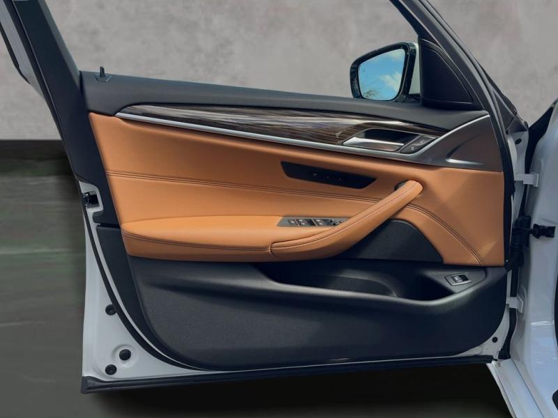 Bmw 5 Series 530I Xdrive - Thumbnail 10