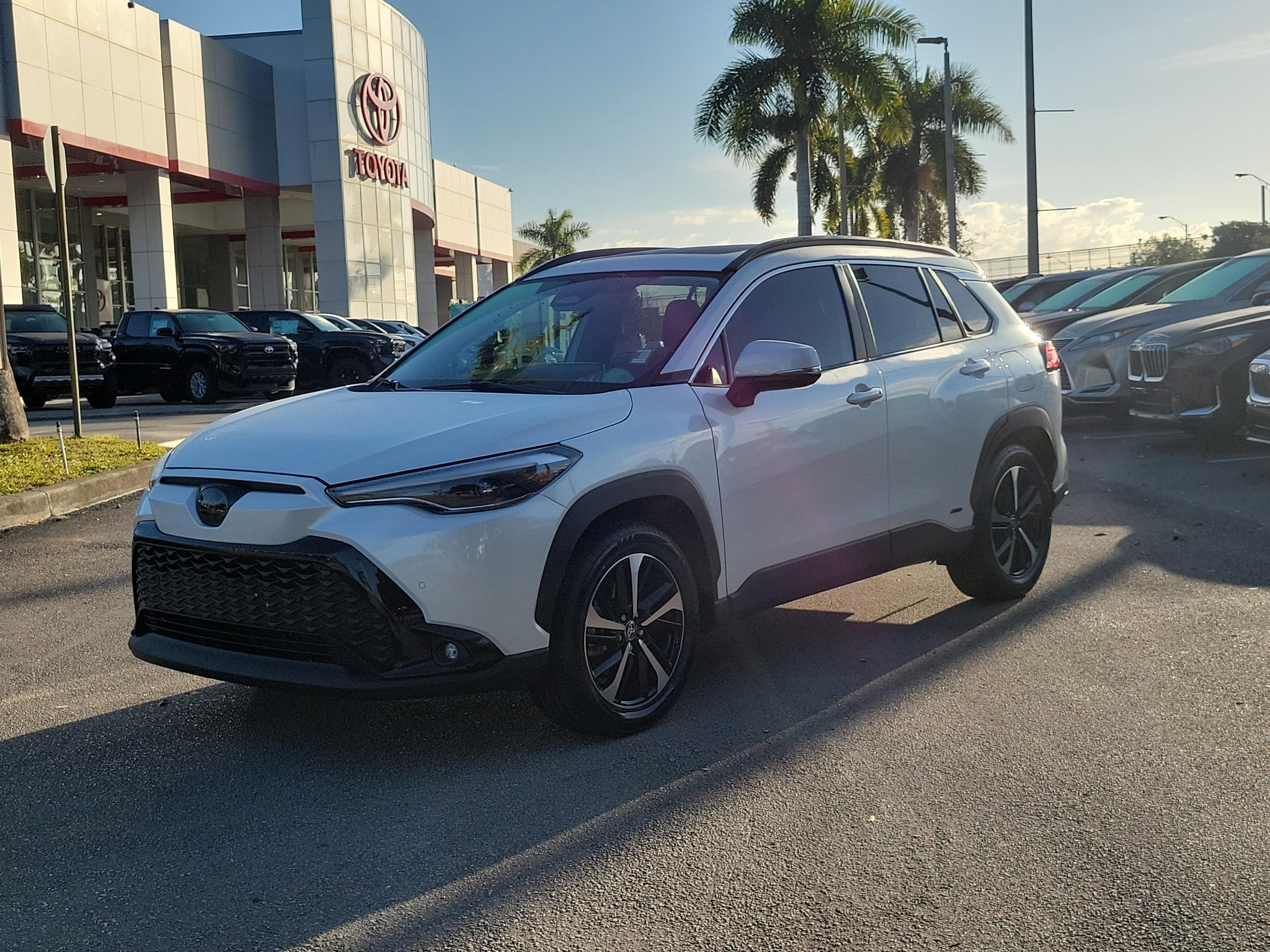 Toyota Corolla Cross Hybrid Xse Awd - Thumbnail 3