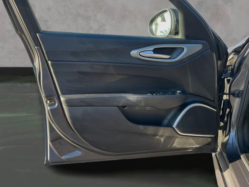 Alfa Romeo Giulia Veloce - Thumbnail 10