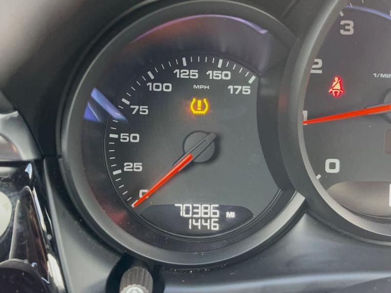 Porsche Macan Base - Thumbnail 20