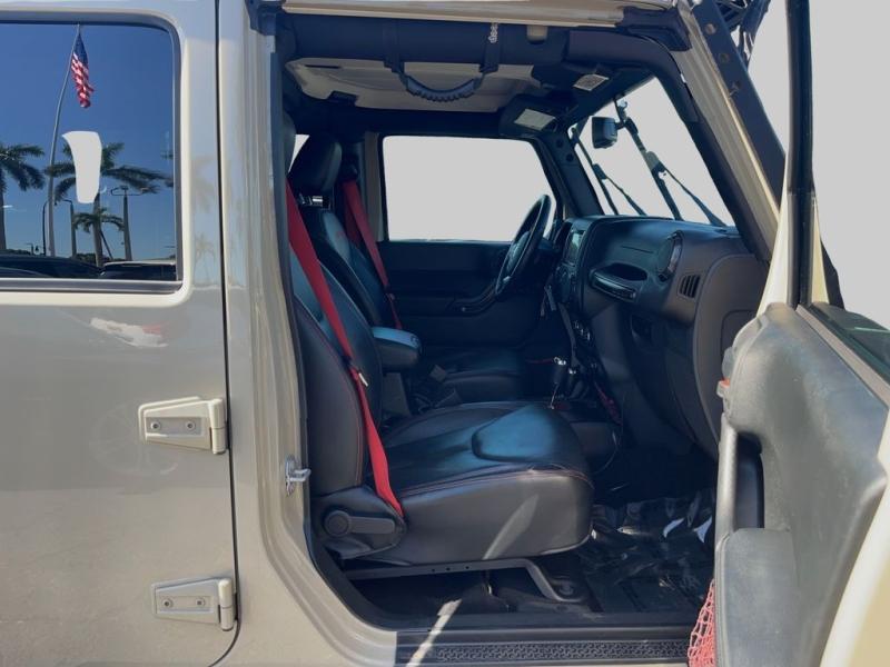 Jeep Wrangler Unlimited Rubicon Recon - Thumbnail 14