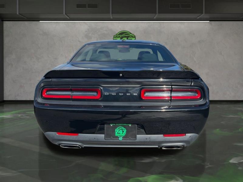 Dodge Challenger R/T - Thumbnail 5