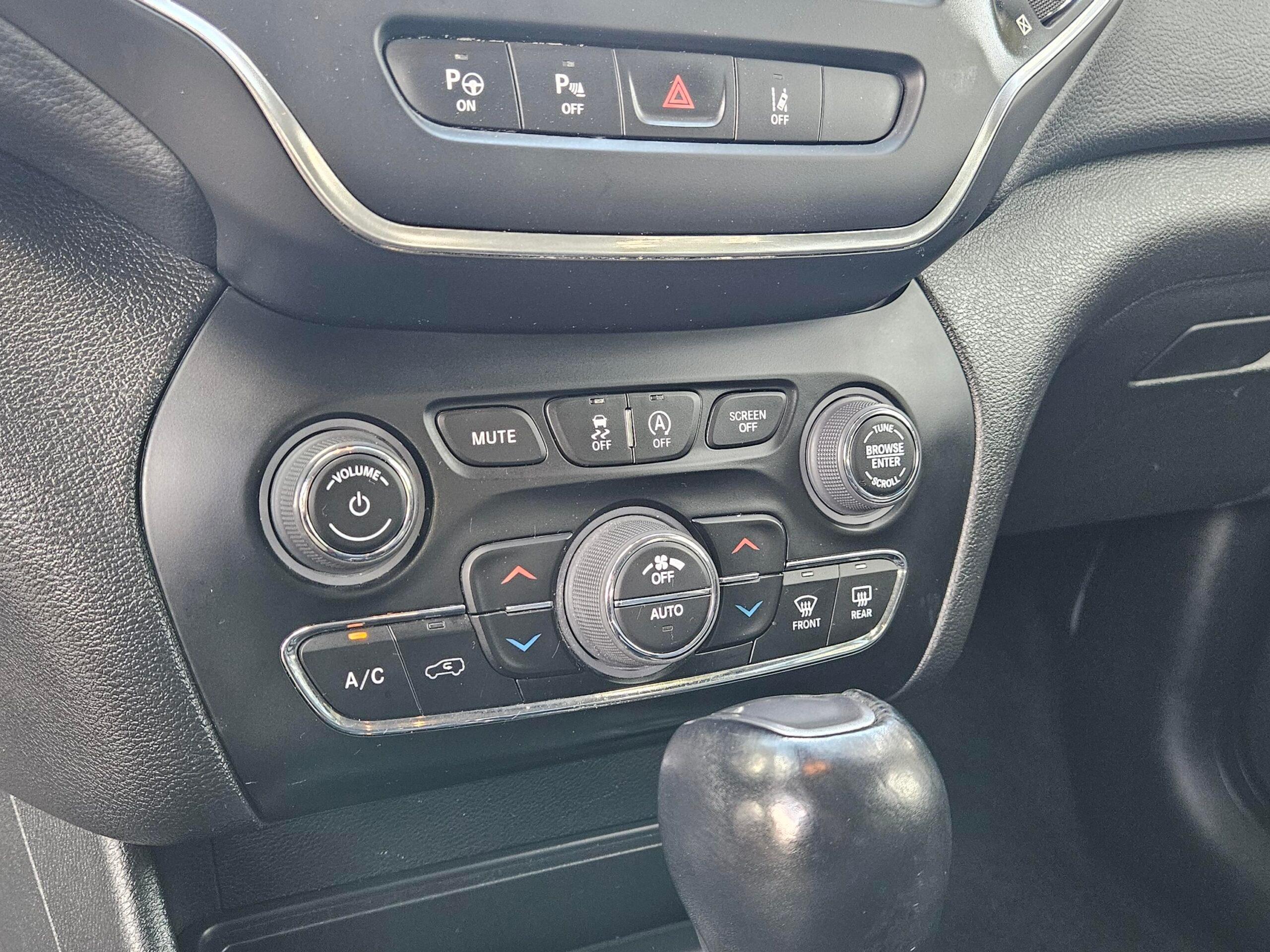 Jeep Cherokee Latitude Lux 4Wd - Thumbnail 14